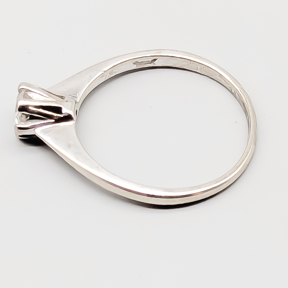 Solitärring i guld med diamant-0