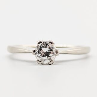 Solitärring i guld med diamant-2