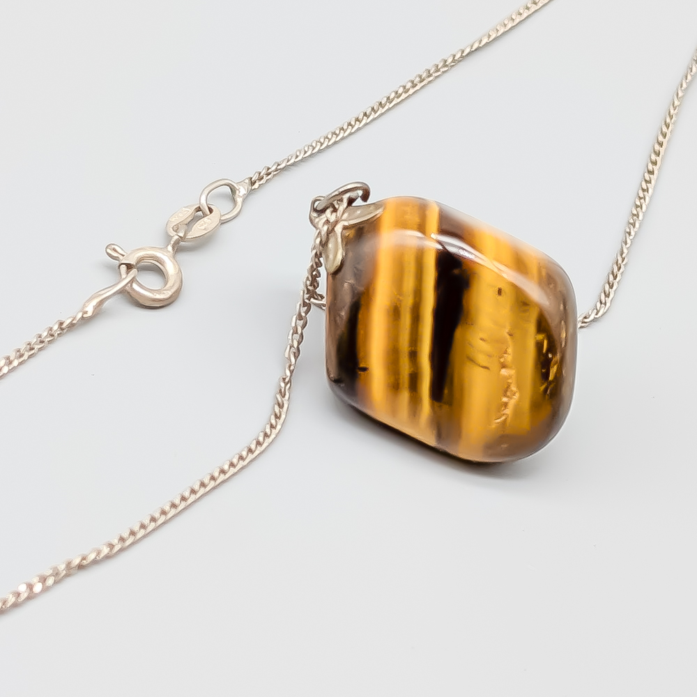 41cm Curb Chain in Silver with Tiger's Eye Pendant S830 10.04g