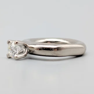 Solitรคrring i Vitguld med 0.95 CT Diamant-0