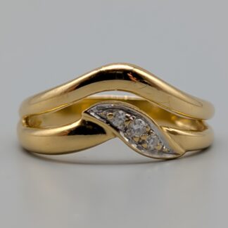 Ring i Guld med Vita Stenar-1