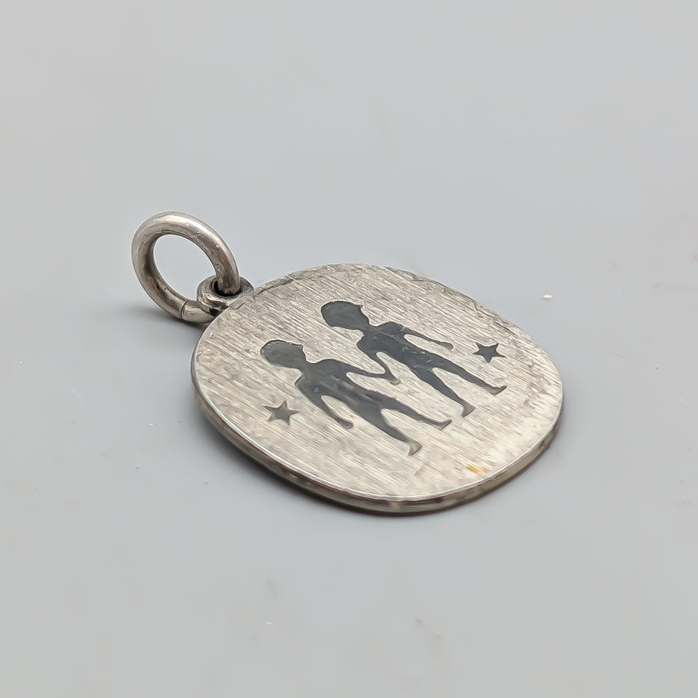 Pendant in Silver Zodiac Sign Tvillingarna S830 2.19g 16mm