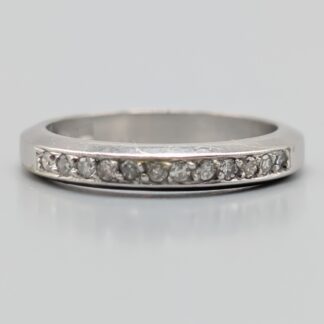 Alliansring i Vitguld med Diamanter-1