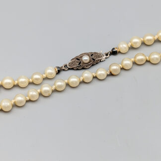 557cm Pearl Necklace with Clasp in Silver with Faux Pearls S830 17.95g