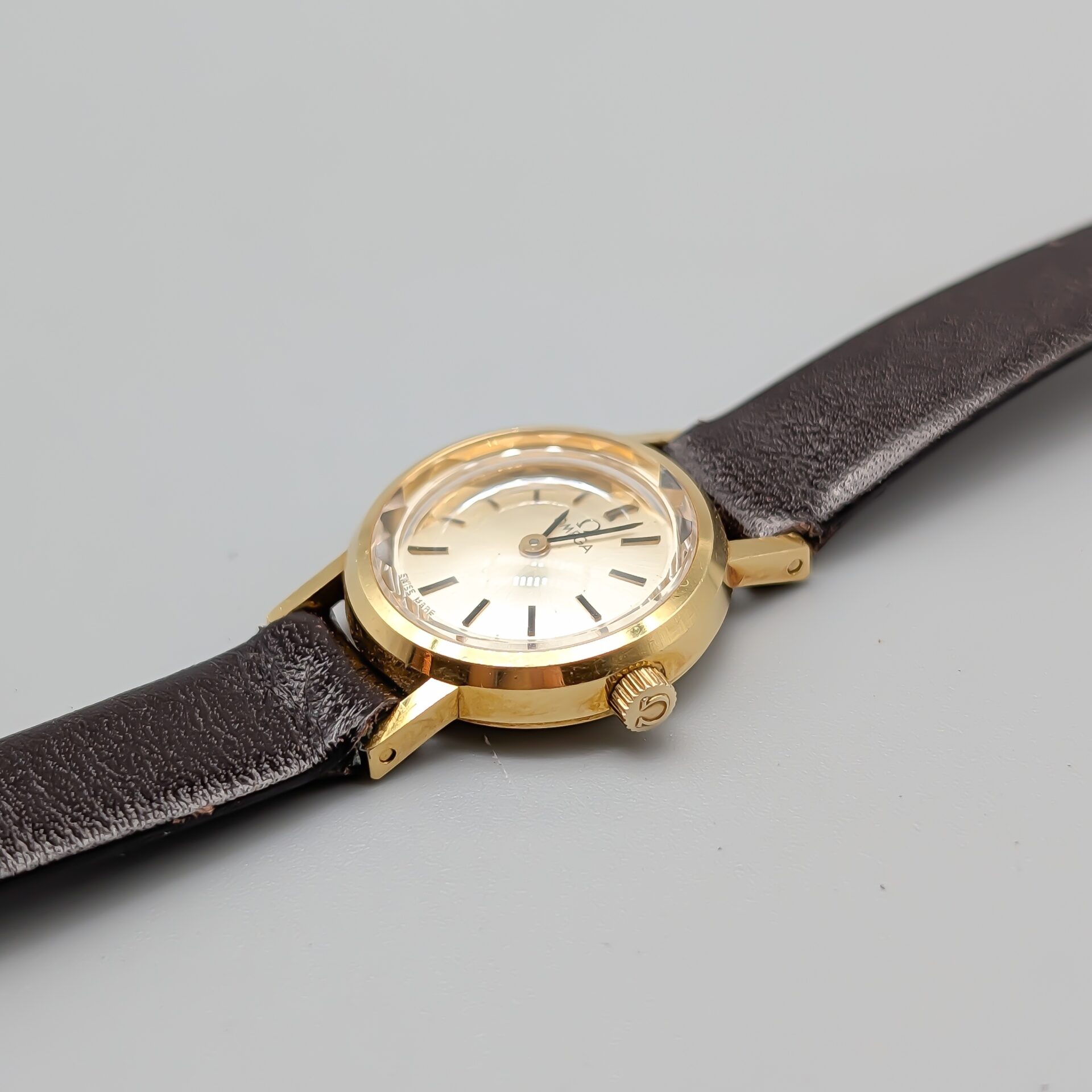 Omega Guldklocka Damur-3