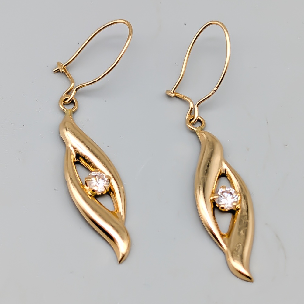 Earrings in Gold with White Stones 18K 0.85g 38mm