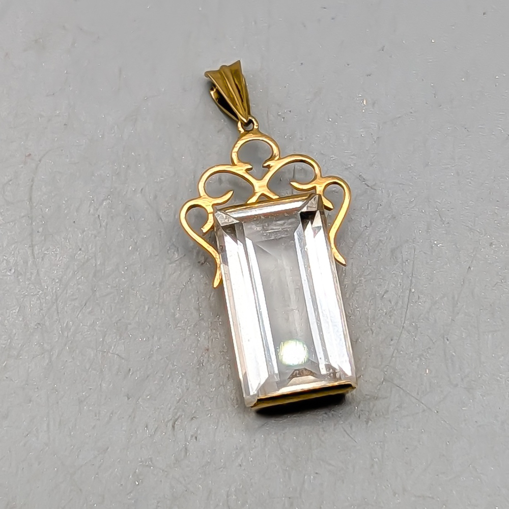 Stigbert Pendant in Gold with Kvarts 18K 4.98g 28mm