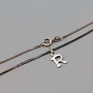 36.5cm Curb Chain in Silver with Pendant the Letter R S925 3.07g
