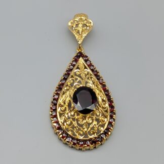 Pendant in Gold with Granater 18K 10g 56mm