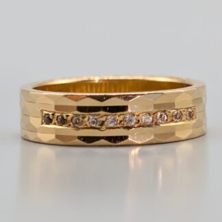 Ring i Guld med Vita Stenar-1
