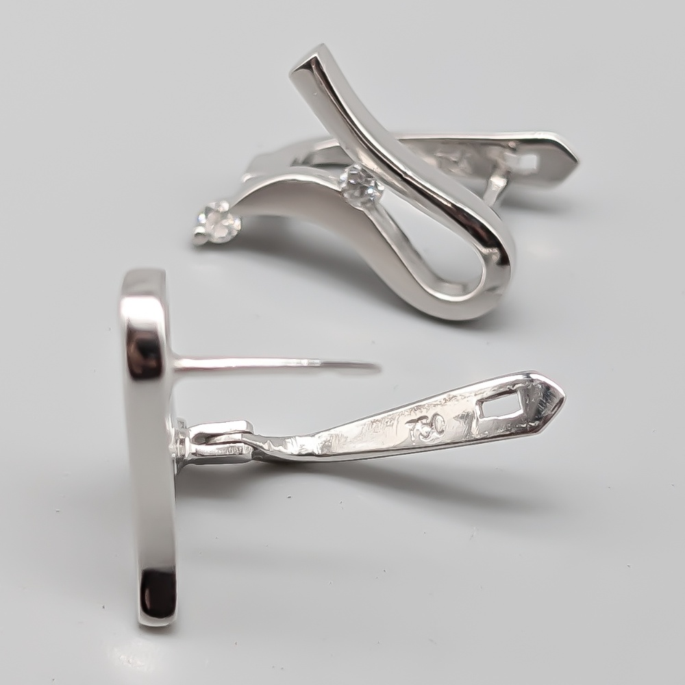 Diamond Earrings in White Gold 18K 3.96g 18mm - Image 2