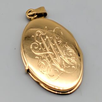 Locket in Gold with Monogram 18K 7.44g 35mm