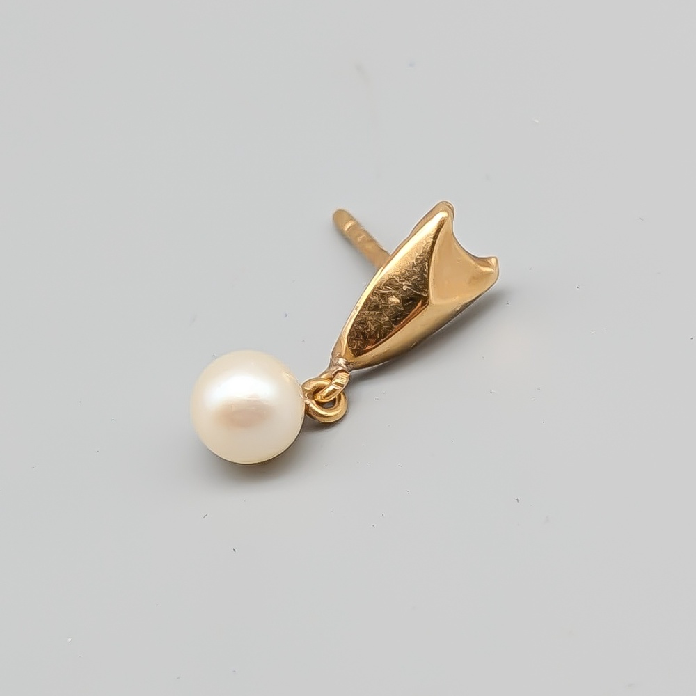 Enstaka Pearl Earring in Gold 18K 0.5g 15mm