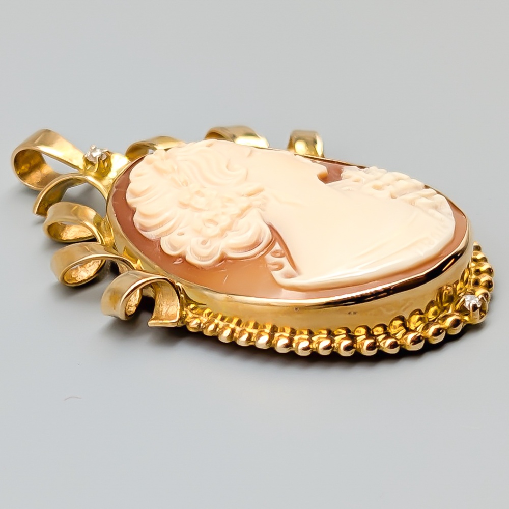 Pendant in Gold with Cameo and Diamonds 18K 9.92g 43mm - Image 2