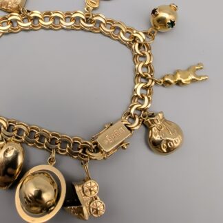 19cm Bismarck Chain in Gold with Charms 18K 35.64g