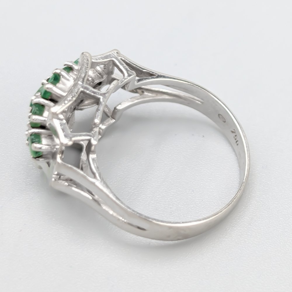 Ring i Vitguld med Smaragder-1