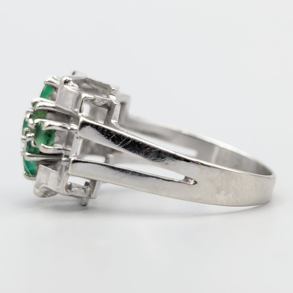 Ring i Vitguld med Smaragder-2